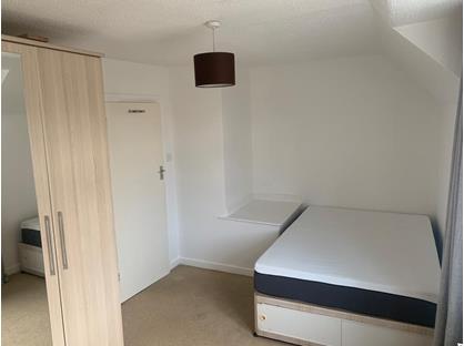 Room in a Shared House, Caillard Road, KT14