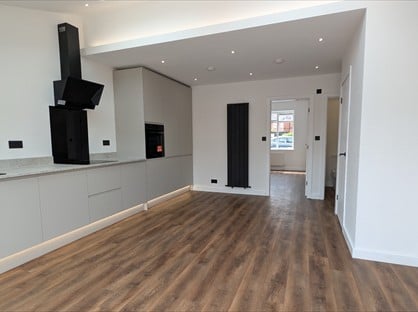 2 Bed Terraced House, Meadow St, SK2
