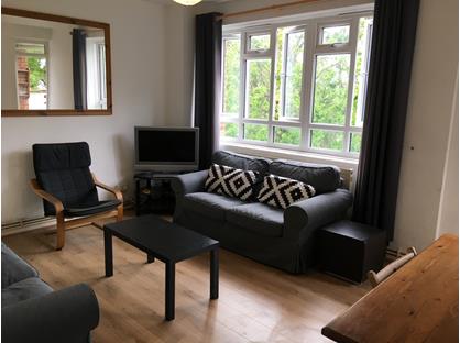 3 Bed Flat, Allenswood, SW19