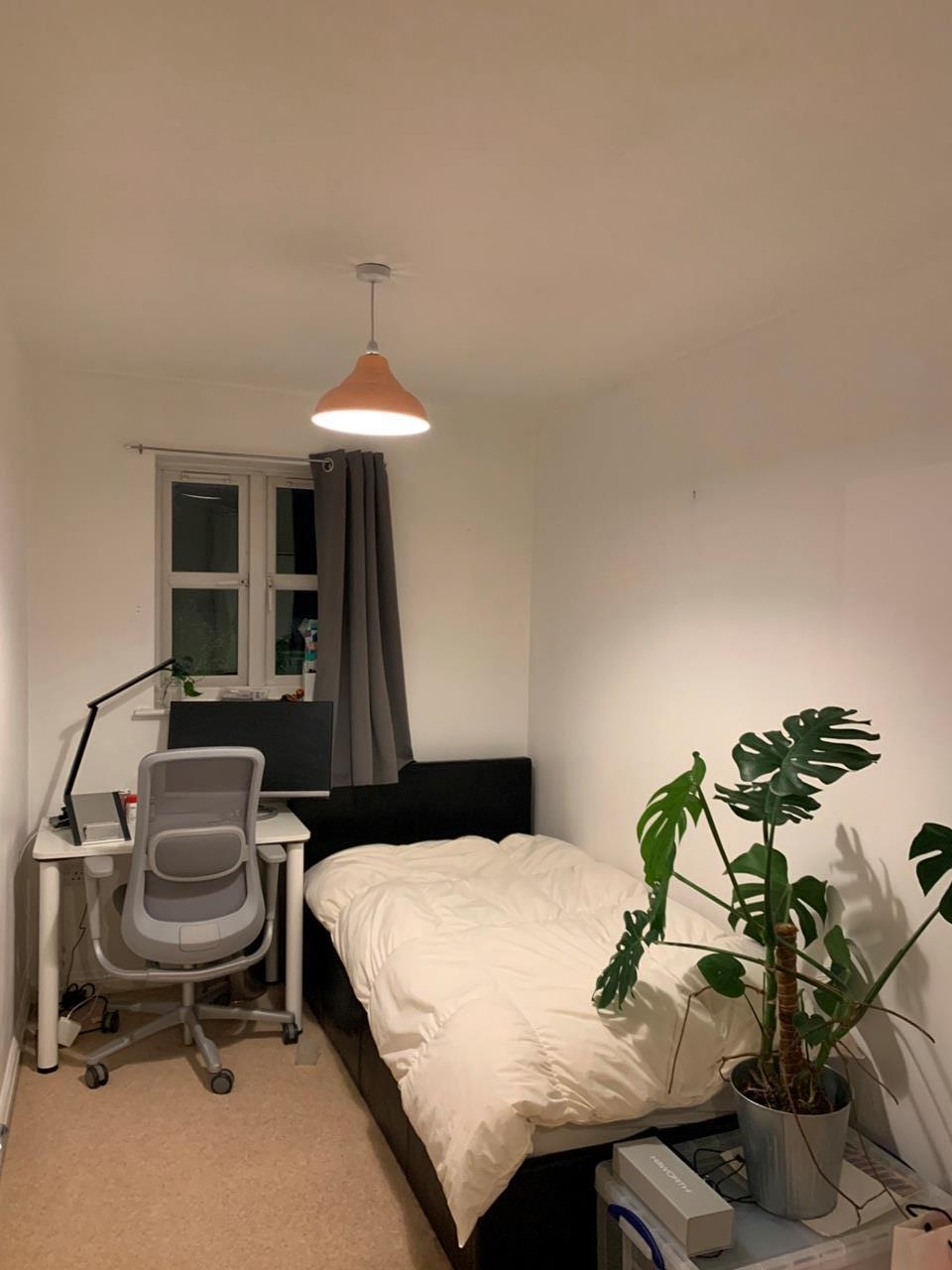 Additional image 2 of 2 Bed Flat, Iliffe Close, RG1, N1 7GU