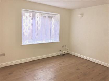 1 Bed Flat, Vineys Yard, BA10