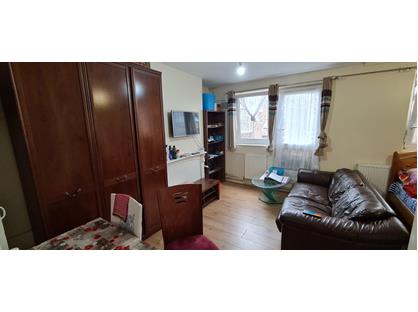 Studio Flat, Davenant House, E1