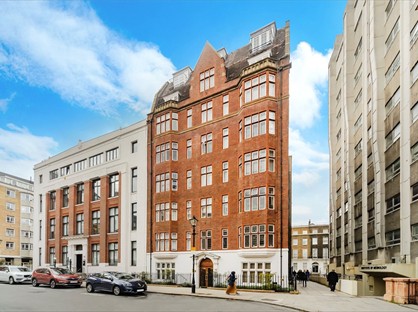 Studio Flat, Queen Court, WC1N