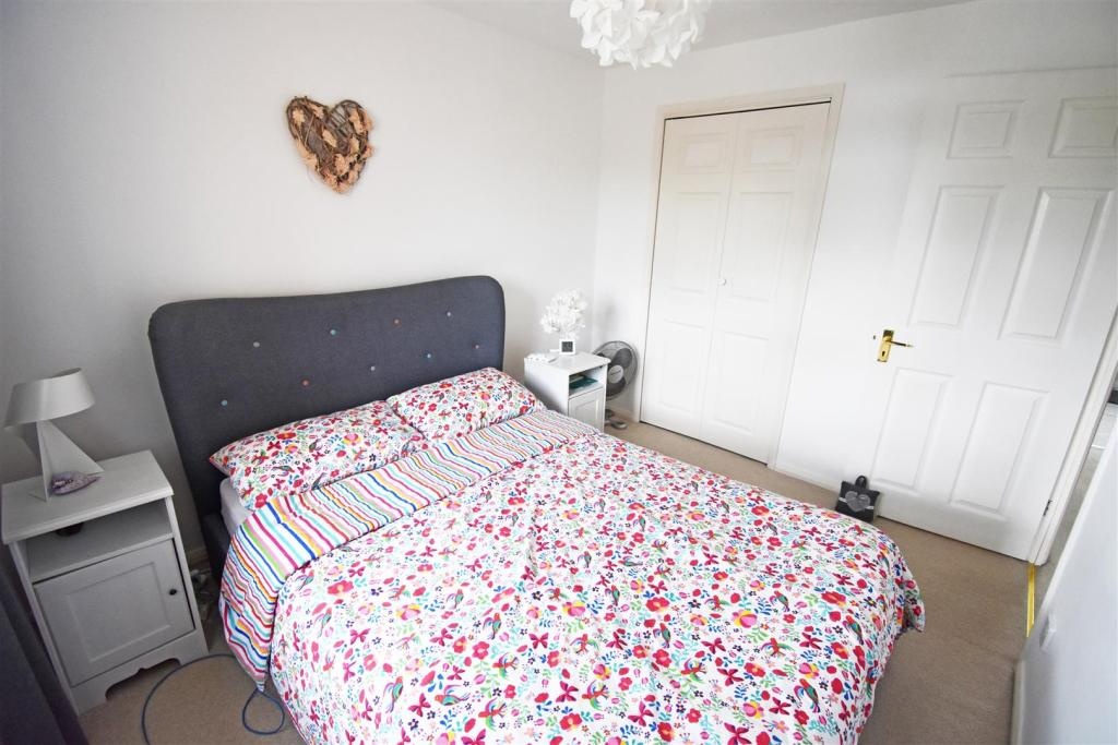 Oldbrook, Milton Keynes 3 Bed SemiDetached House, Douglas Place, MK6