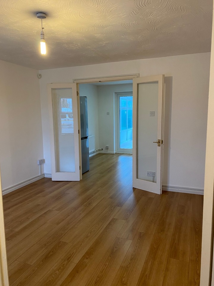 Oldbrook, Milton Keynes 3 Bed SemiDetached House, Douglas Place, MK6