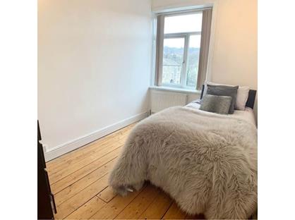 Room in a Shared House, Neale Road, HD1