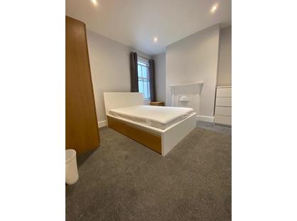 Room in a Shared House, Courtney Road, SW19