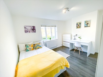 4 Bed Flat, Elizabeth Close, E14