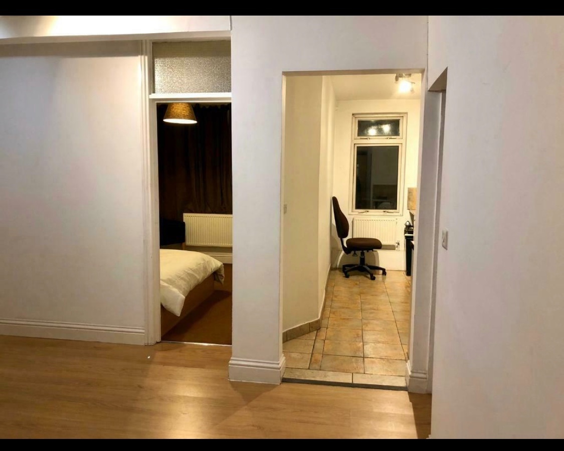 Dagenham 1 Bed Flat, Heathway, RM9 To Rent Now for £1,250.00 p/m