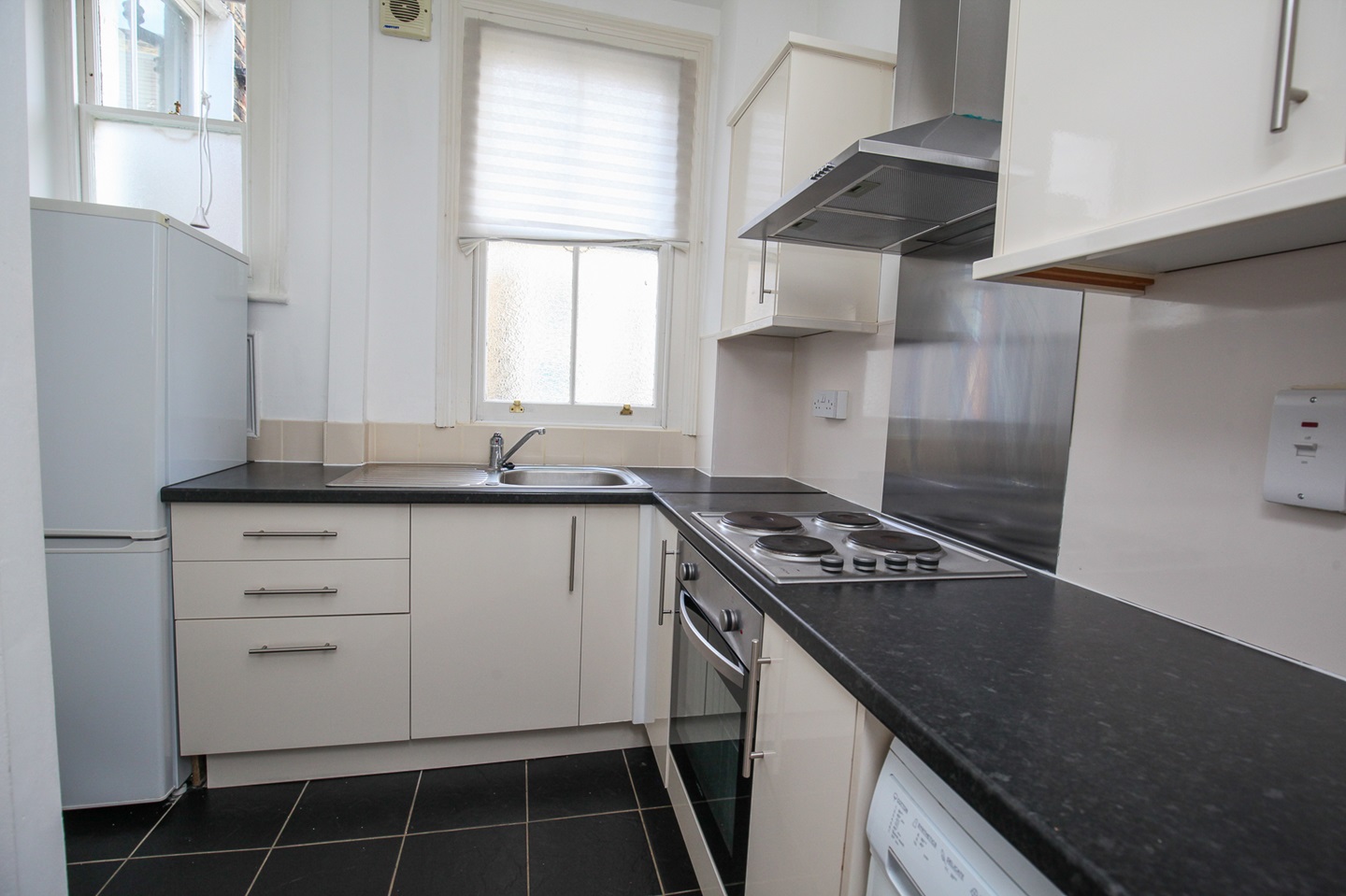 london-studio-flat-culverley-road-se6-to-rent-now-for-1-100-00-p-m