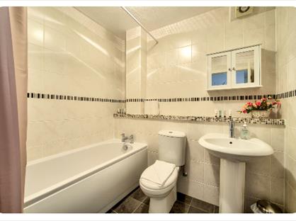 2 Bed Flat, Lochrin Place, EH3