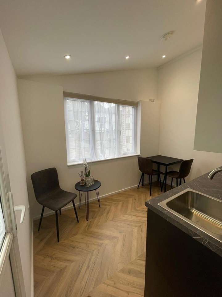 Edgware Studio Flat, Warwick Avenue, HA8 To Rent Now for £850.00 p/m