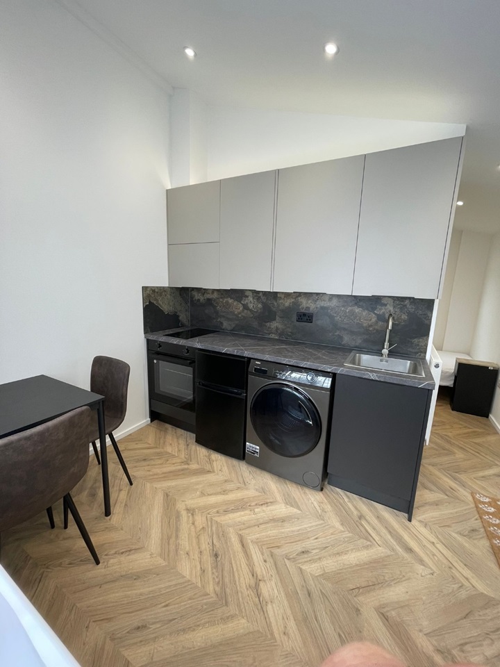 Edgware Studio Flat, Warwick Avenue, HA8 To Rent Now for £850.00 p/m