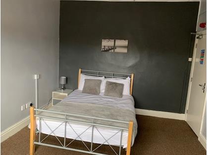 Room in a Shared House, Market Street, S80