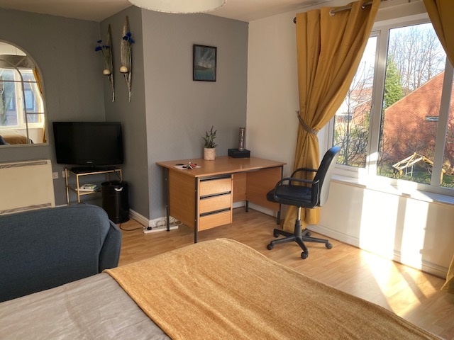 2 Bed Flat, Hamilton Road, NG5 photo 2