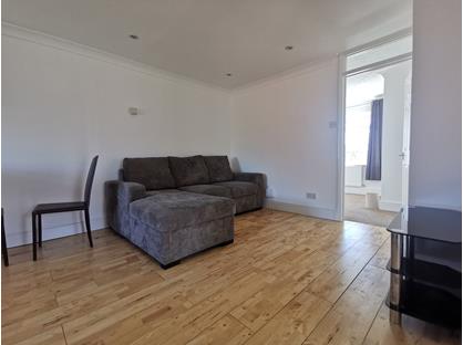 3 Bed Maisonette, Rothwell Walk, RG4