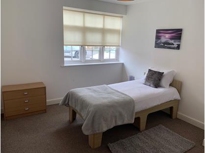 Room in a Shared House, Canal Road, S80