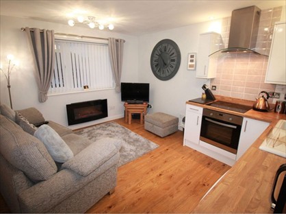 1 Bed Flat, Robin Court, DY10