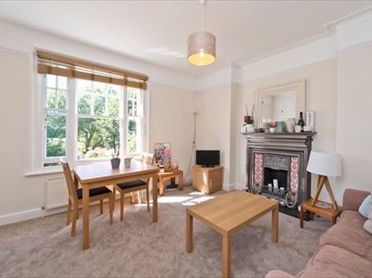 1 Bed Flat, Dealtry Road, SW15