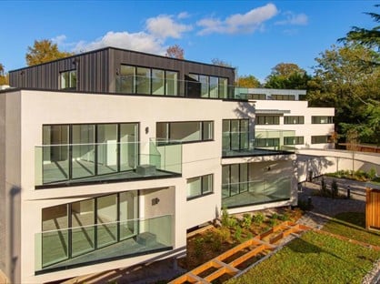 2 Bed Flat, The Redwoods, CB3