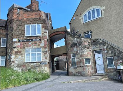 3 Bed Flat, Rochester Court, NW9