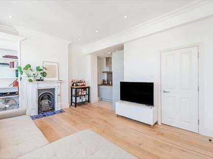 2 Bed Flat, Cundall Court, SW6