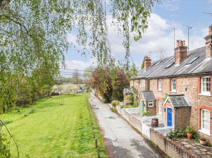 2 Bed Terraced House, Eastern Cottages, RH16