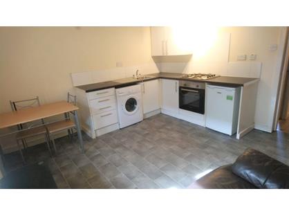 1 Bed Flat, Wellington Street West, M7