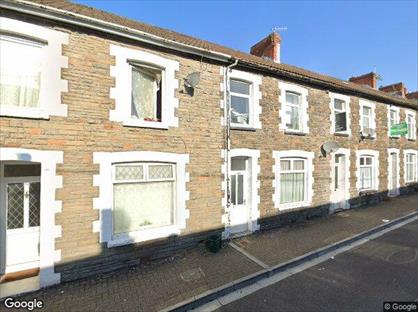 3 Bed Terraced House, Queen Street, CF37