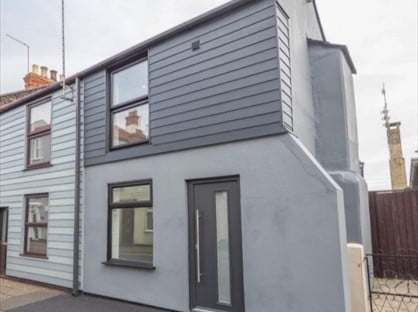 1 Bed End Terrace, High Street, NR31