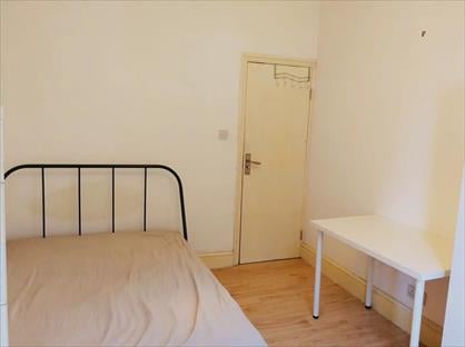 Room in a Shared House, Hackney, E8
