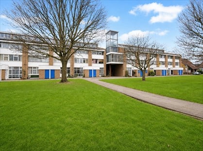 1 Bed Flat, Kingswood House, SL2