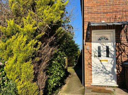 2 Bed Maisonette, Hinton Close, RG45