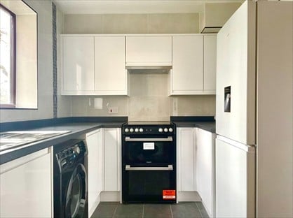 1 Bed Flat, Wavel Place, SE26
