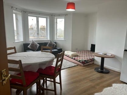 2 Bed Flat, Hanworth Road, TW3