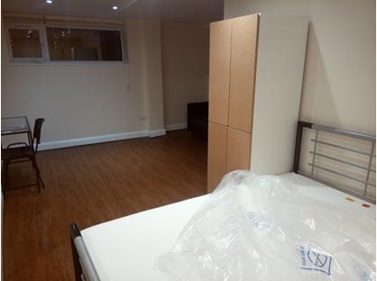 Room in a Shared House, Market Place, ST6