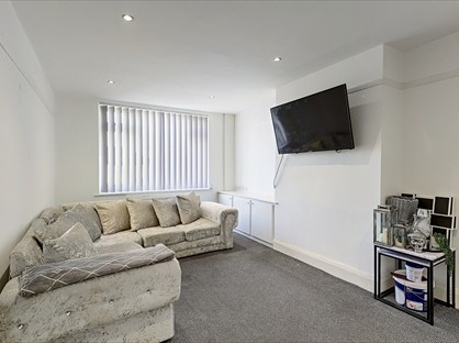 2 Bed Flat, Mackets Lane, L25