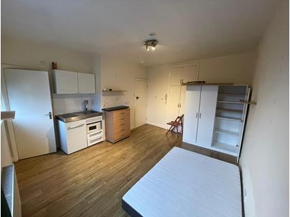 Studio Flat, Golders Green Road, NW11