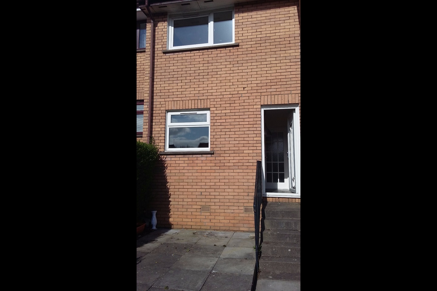 2 Bed Terraced House, Hogarth Crescent, G32 photo 3