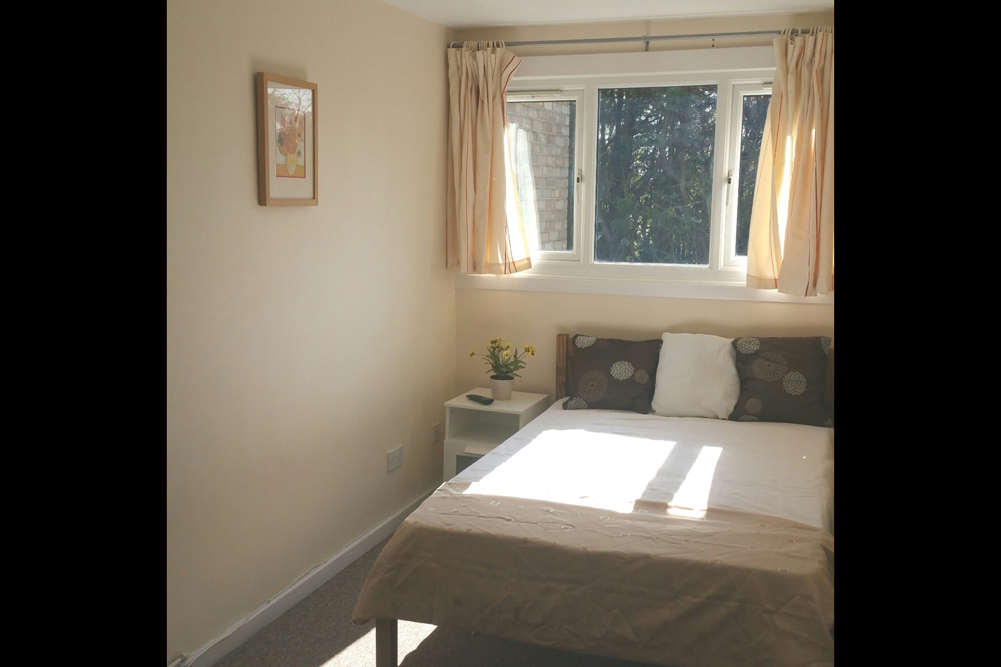 Northolt Room in a Shared House, Hindhead Gardens, UB5 To Rent Now