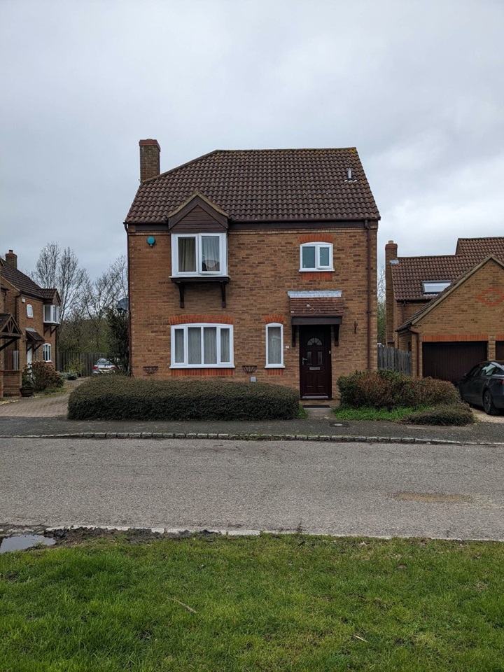 Loughton, Milton Keynes 3 Bed Detached House, Linceslade Grove, MK5