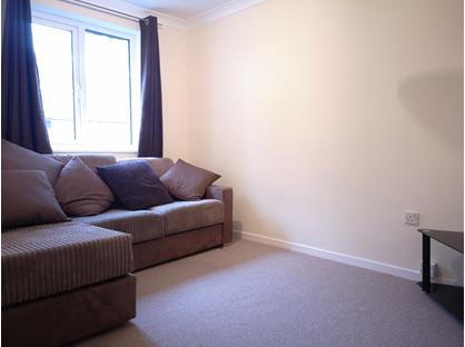 2 Bed Flat, Pendlebury, RG12
