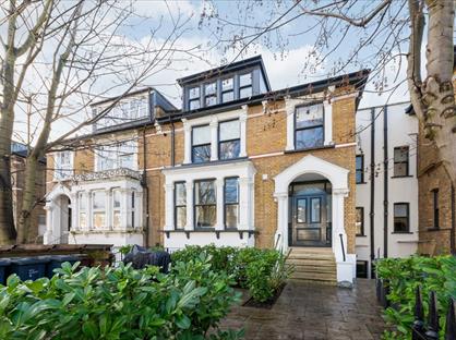 3 Bed Flat, Queens Drive, N4