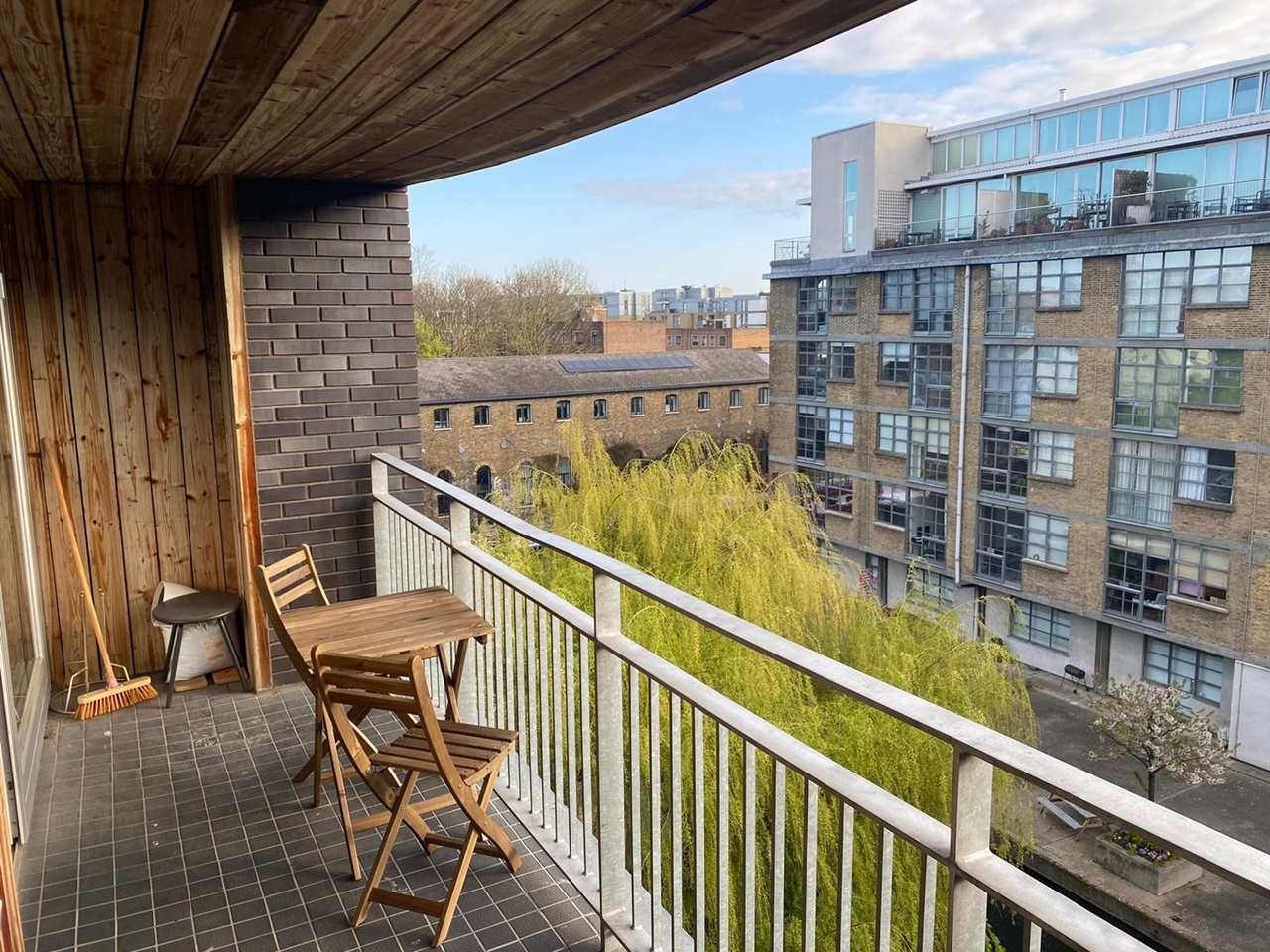 2 Bed Flat, Wharf Road, N1 photo 4