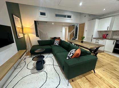 3 Bed Flat, Luna Street, M4