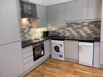 1 Bed Flat, Chestnut House, SN1