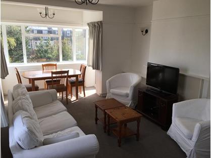 3 Bed Flat, Moffat Court, SW19
