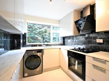 3 Bed Flat, Prince Andrew Close, SL6