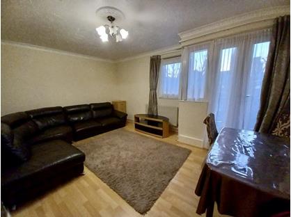 3 Bed Flat, Mcglashon House, E1