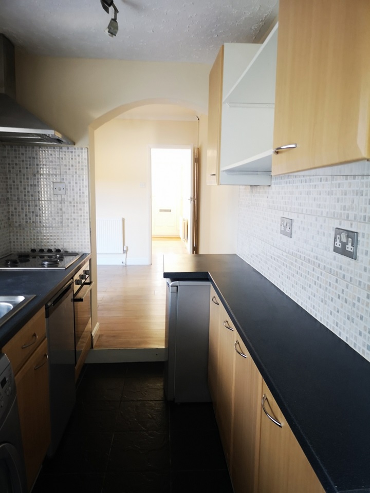 3 Bed Terraced House, Albany Road, RG30